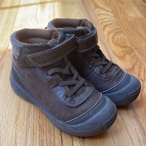 Oshkosh toddler winter boots size 9